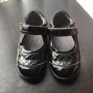 Like new!  Black patent leather girls shoes size 6